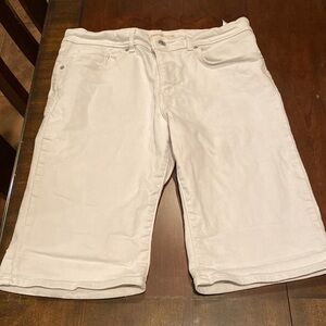 Levi’s White Bermuda Jean Shorts size 30